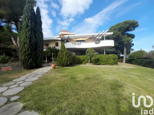Rodinný dom / vila na predaj 978 m² - 8 spální - Roseto degli Abruzzi