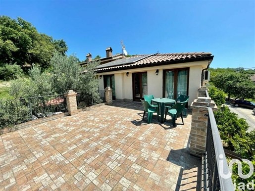 Vendita Casa indipendente / Villa 530 m² - 6 camere - Rosciano