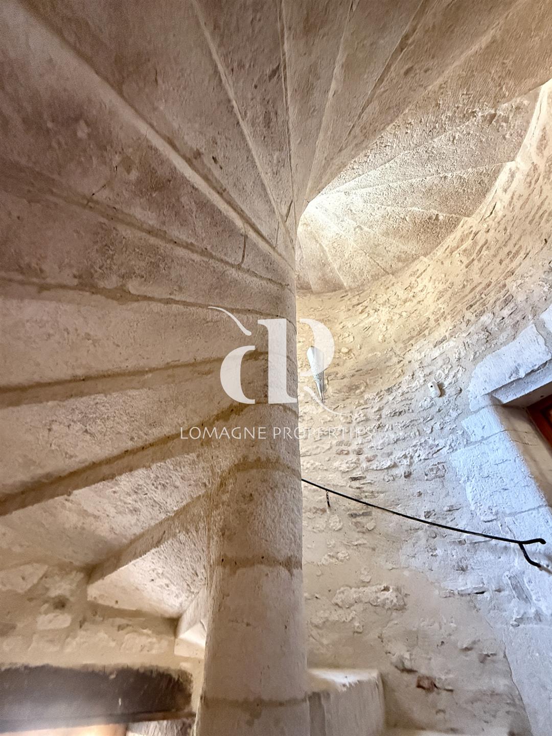 Residência de prestígio no coração de uma vila fortificada