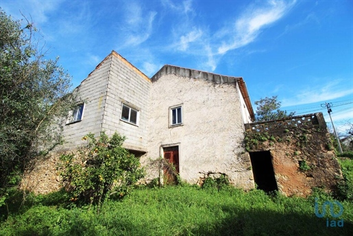 Dorpshuis met 2 Kamers in Santarém met 245,00 m²