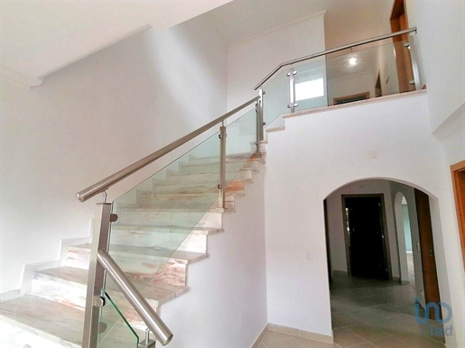 Home / Villa met 4 Kamers in Faro met 158,00 m²