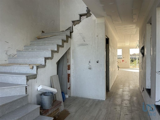 Home / Villa met 4 Kamers in Faro met 283,00 m²