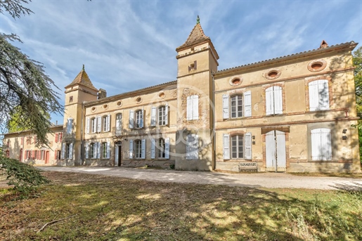 Lovely 18Th-Century Chateau With Outbuildings