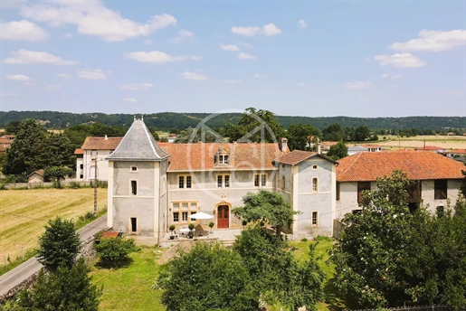 Charmantes Herrenhaus aus dem sechzehnten Jahrhundert - Blick auf die Pyrenäen