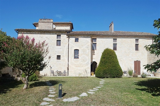 Château Restaure Avec Parc Et Pigeonnier