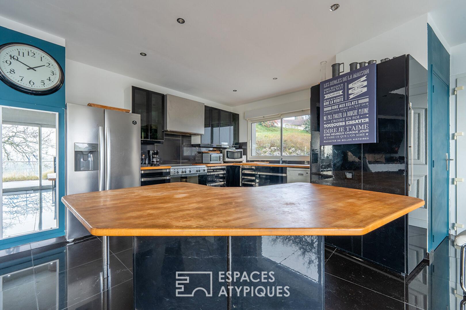 Maison contemporaine avec studios indépendants et panorama exceptionnel à Langeais