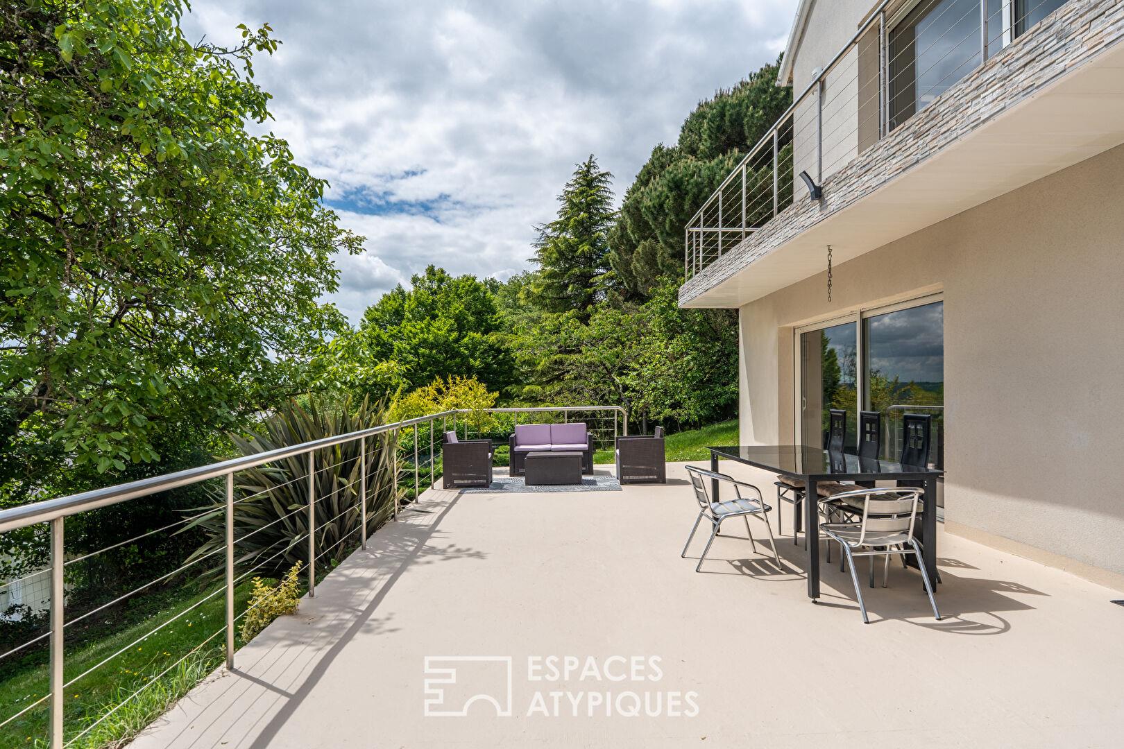 Maison contemporaine avec studios indépendants et panorama exceptionnel à Langeais