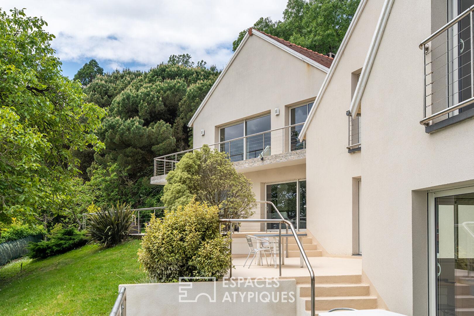Maison contemporaine avec studios indépendants et panorama exceptionnel à Langeais