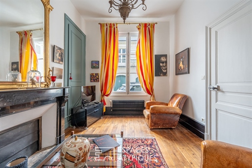 Exceptional character property in the heart of Les Halles