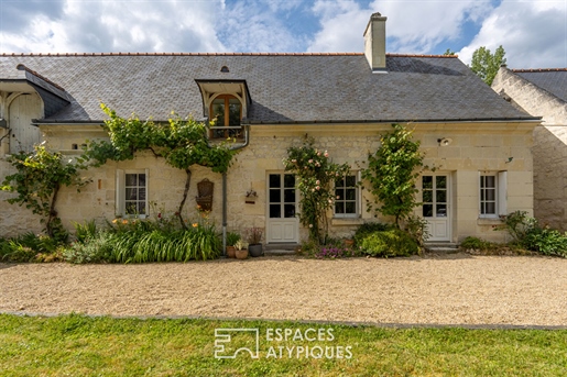 Urokliwa longère z zabudowaniami nad brzegiem Loary