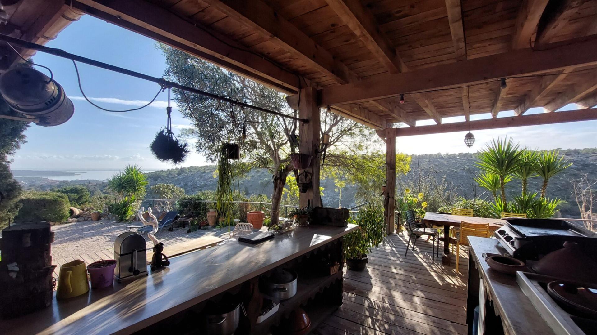 Leucate nearby, exceptional house with sea and scrubland views