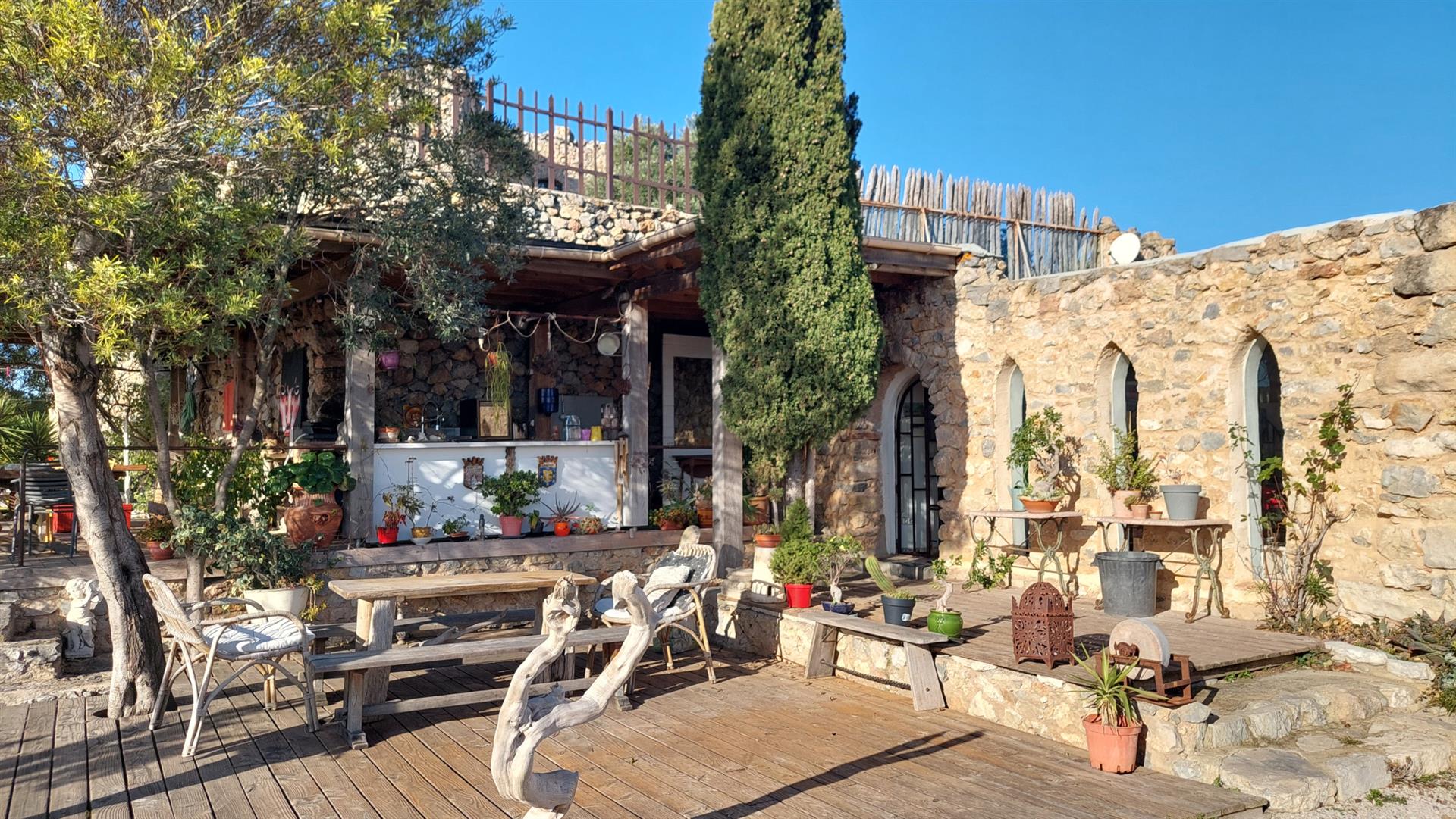 Leucate nearby, exceptional house with sea and scrubland views