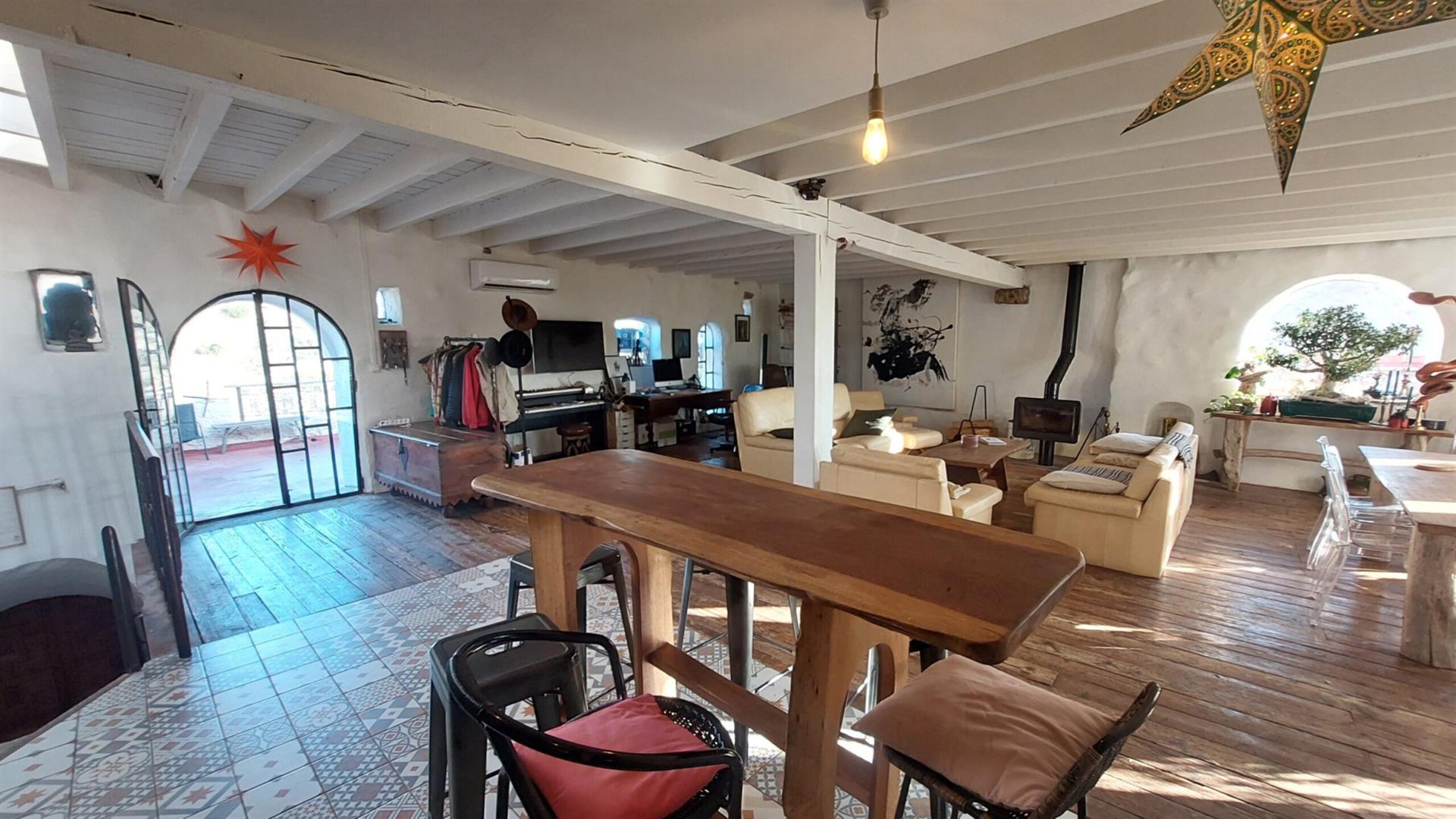 Leucate nearby, exceptional house with sea and scrubland views