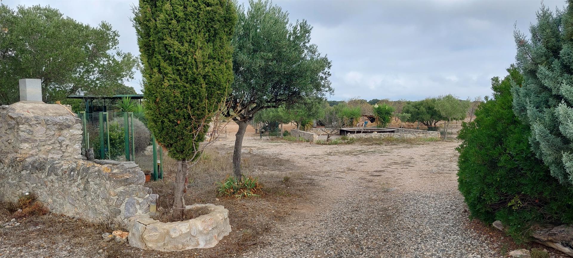 Leucate nearby, Mas 320 m2 of living space with well on 4.7 ha. And outbuildings.