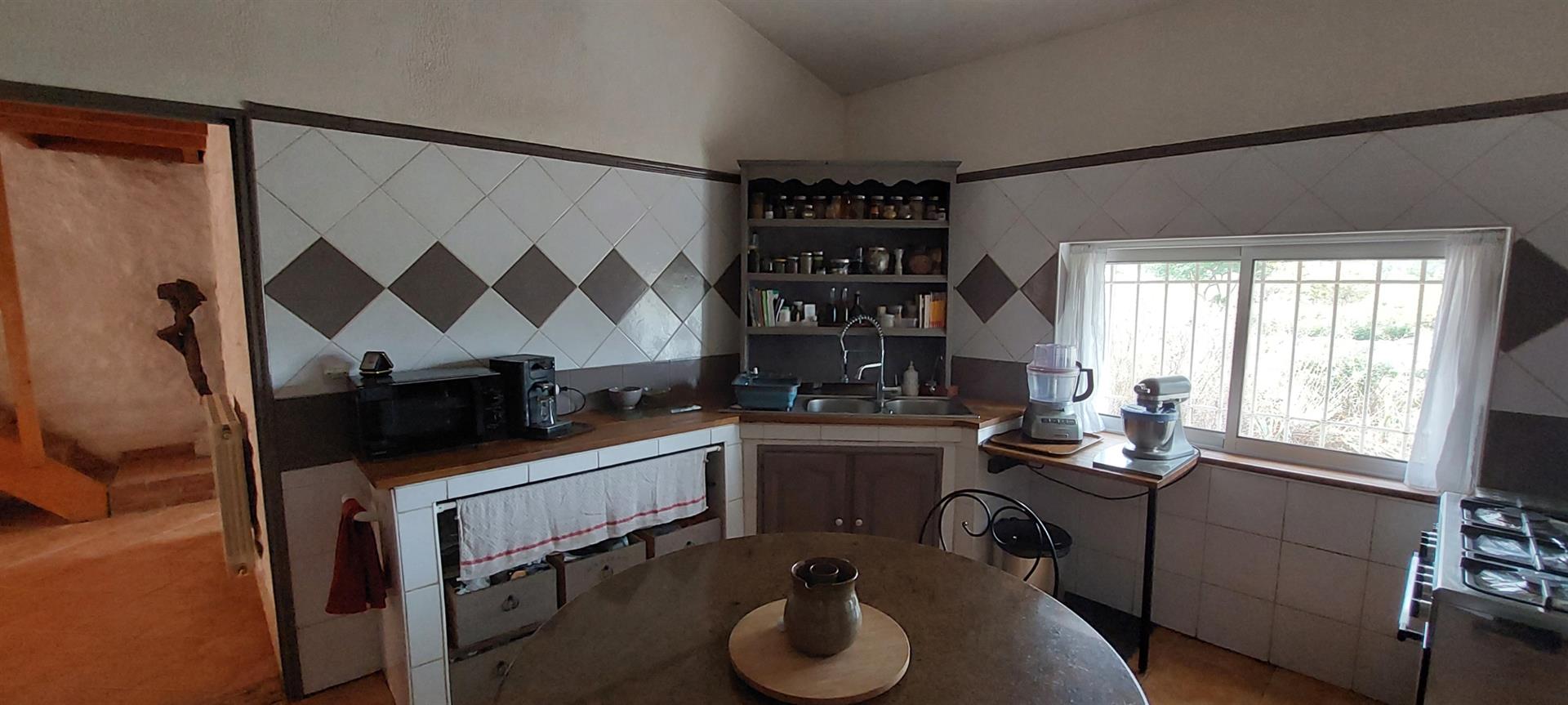 Leucate nearby, Mas 320 m2 of living space with well on 4.7 ha. And outbuildings.