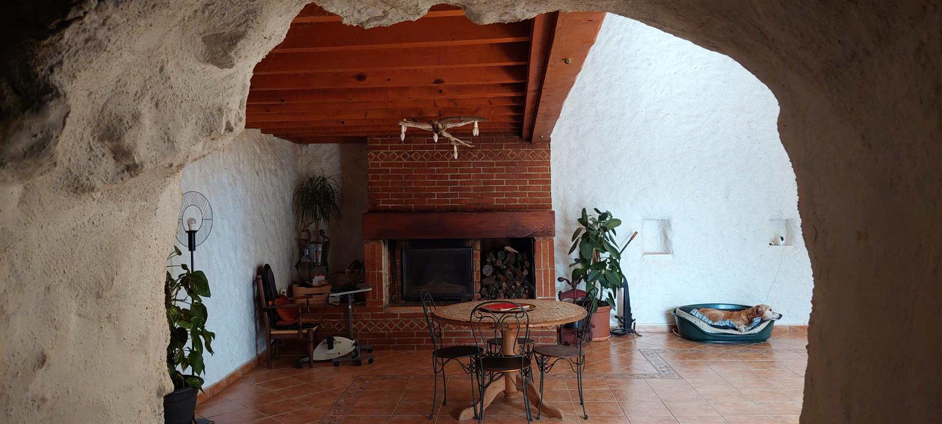 Leucate nearby, Mas 320 m2 of living space with well on 4.7 ha. And outbuildings.