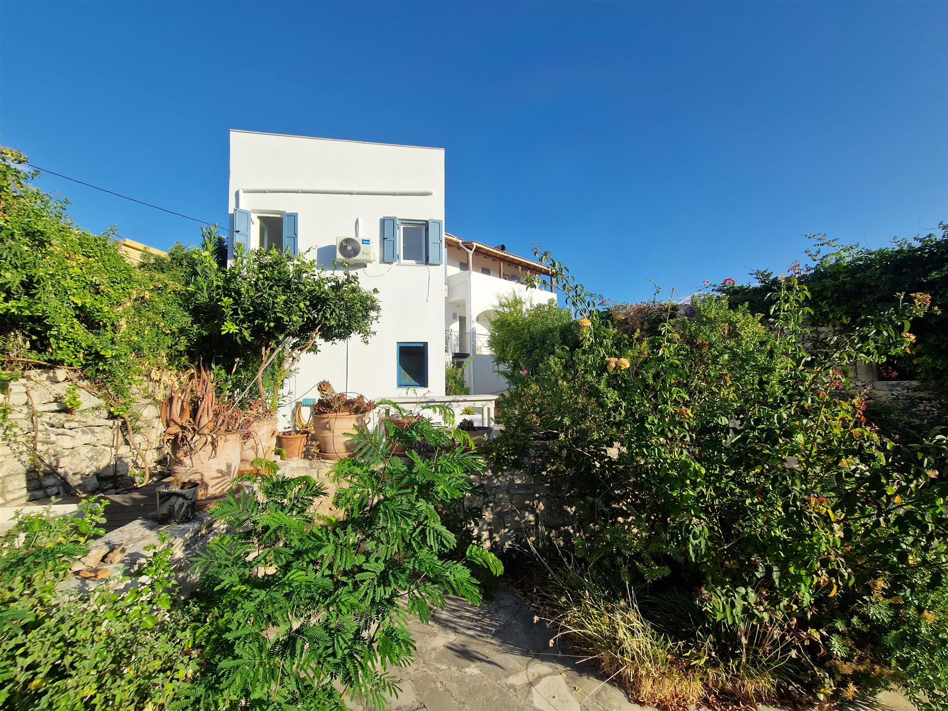 Geräumige chicke 6-Zimmer-Villa mit gehobener Innenausstattung in Ruheoase Kato Poros