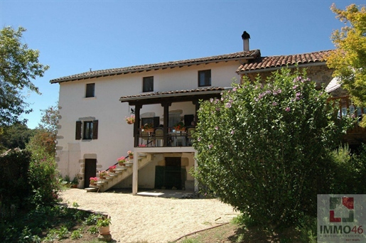 House with gîte and swimming pool
