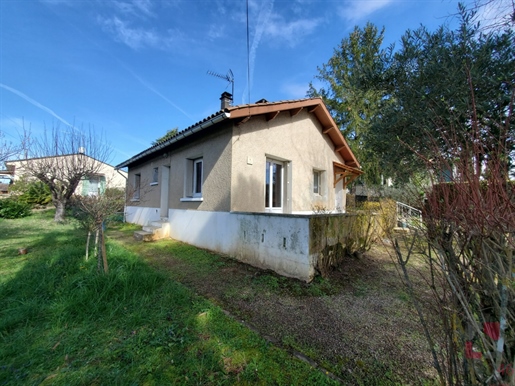 3 room house to renovate in Luzech