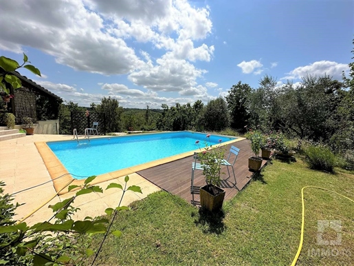 Maison d'architecte avec piscine, garage indépendant et terrain