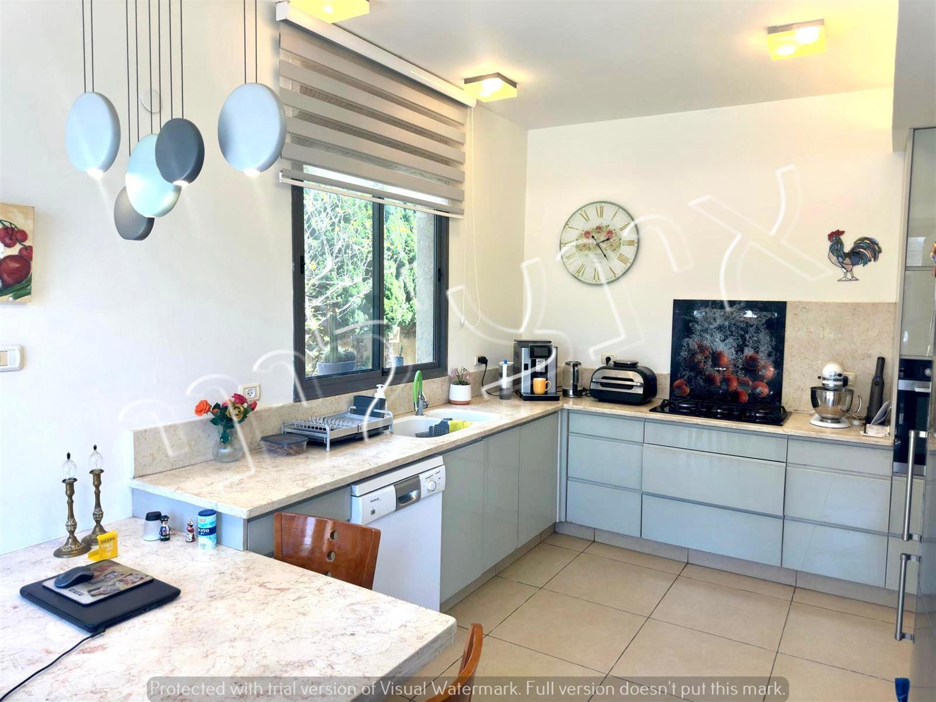 Charming and beautiful Semi-detached house