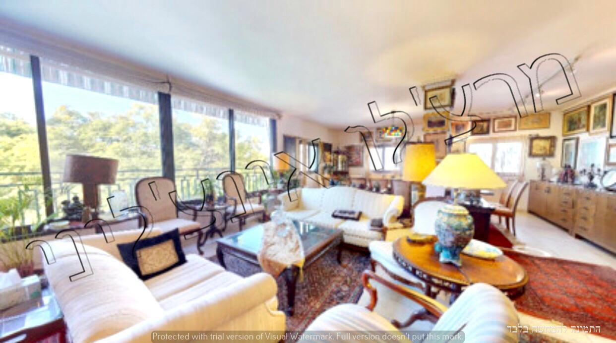 In Ra'anana,A huge 3-room apartment! (originally 6 rooms)
