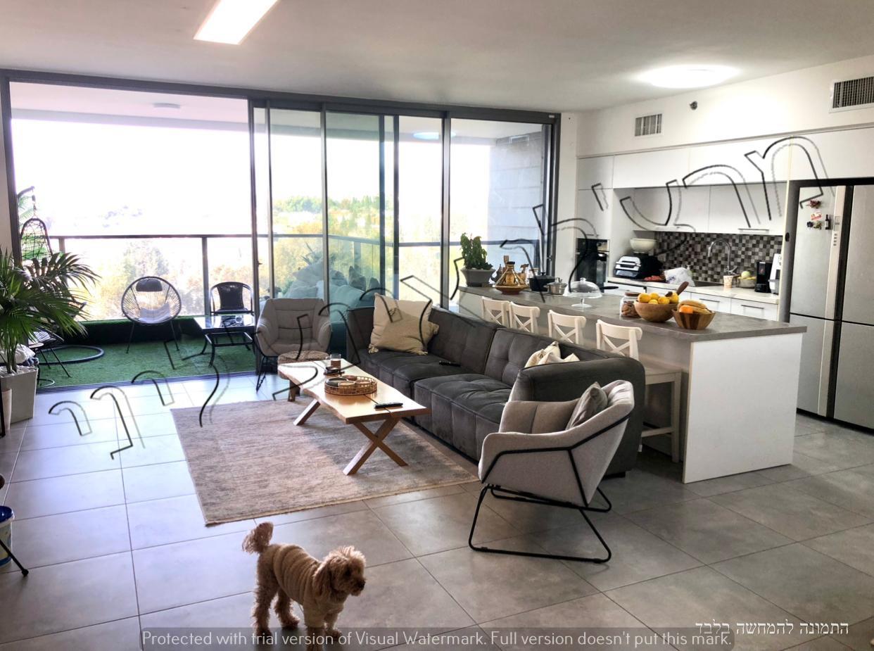 In Ramat Hasharon, in Halutz street, New 5-room apartment