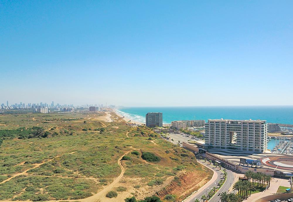 For sale, in the luxury project in Herzliya Pituach on Hof Ha'tchelet
