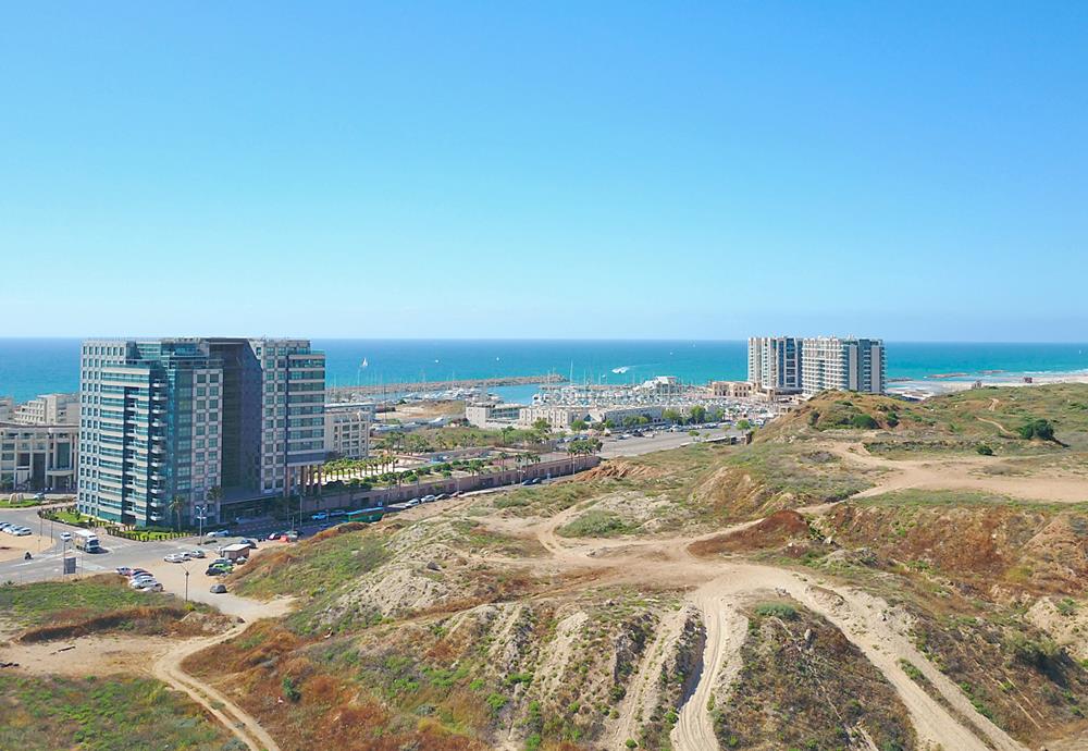 For sale, in the luxury project in Herzliya Pituach on Hof Ha'tchelet