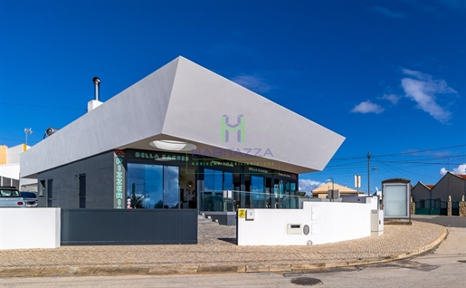 Building with Pizzeria and 2 T0 Apartments, built in 2022, for sale, in Sagres