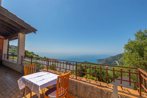 Charming villa in San Lorenzo with panoramic sea and mountain views