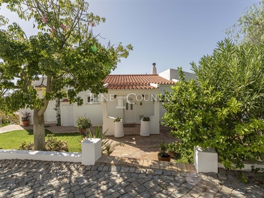 Faro-Estoi: Villa dans la nature composée de 2 appartements, piscine et terrasses avec vues magnifiq