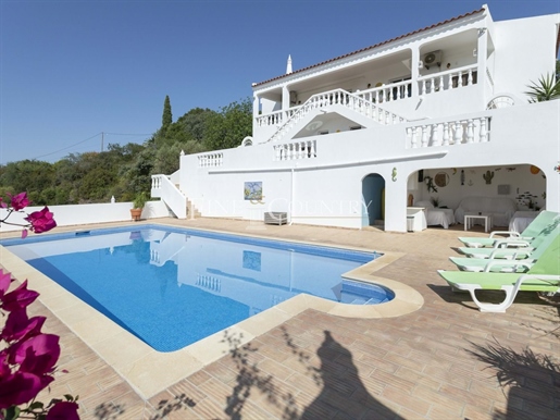 Faro-Estoi: Villa dans la nature composée de 2 appartements, piscine et terrasses avec vues magnifiq