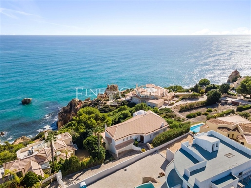 Albufeira - 4-bedroom cliff - top villa with stunning sea views