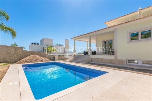 Albufeira - Prestigieuse villa de quatre chambres avec piscine, offrant une vue imprenable sur la me