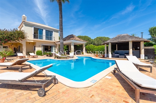 Almancil : Elegant 5-bedroom Villa near Vale do Lobo