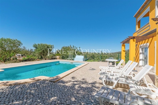 Santa Barbara de Nexe - Charmerende 6-værelses villa med pool og dejlig udsigt