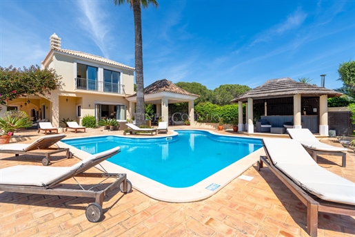 Almancil: Elegante Villa mit 5 Schlafzimmern in der Nähe von Vale do Lobo