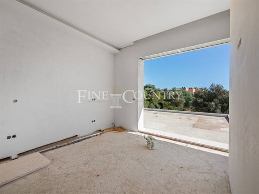 Carvoeiro – 3 + 1 bedrooms contemporary villa with pool, garage and roof terrace