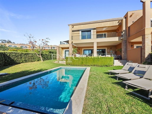 Carvoeiro - Maison de ville d’angle de 3+1 chambres avec piscine privée et jardin spacieux