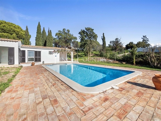 Carvoeiro - Villa traditionnelle de 3 chambres avec piscine et garage