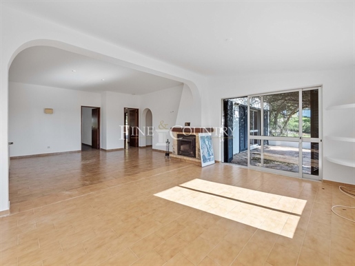 Carvoeiro - 3-Schlafzimmer Villa mit Pool und Garage und Vergrößerung Project genehmigt