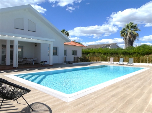 Vila Nova de Cacela, refurbished beautiful 5- bedroom villa with pool, annex and garage