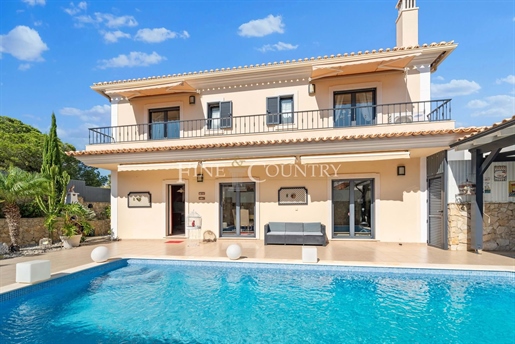 Elegant 4-bedroom villa with private pool near the Albufeira Marina
