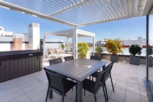 Tavira city centre, modern 3-bedroom penthouse apartment with a beautiful top terrace and jacuzzi.