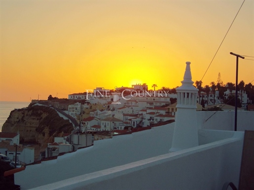 Carvoeiro - 2-bedroom traditional Cottage with spacious roof terrace with sea views