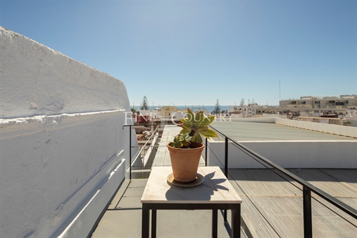 Historical Centre, Olhão – Character house with large roof terrace and sea views.