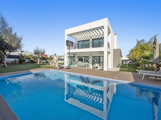 Alcantarilha - Moderne Villa mit 4 Schlafzimmern und Pool in Strandnähe