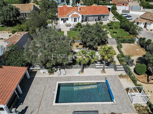 Lagoa - Villa mit 4+1 Schlafzimmern und wunderschönem Garten und Poolbereich