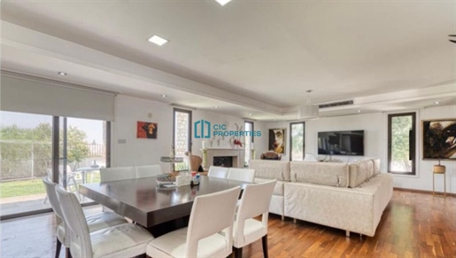 Luxurious 6 Bedroom House in Dromolaxia